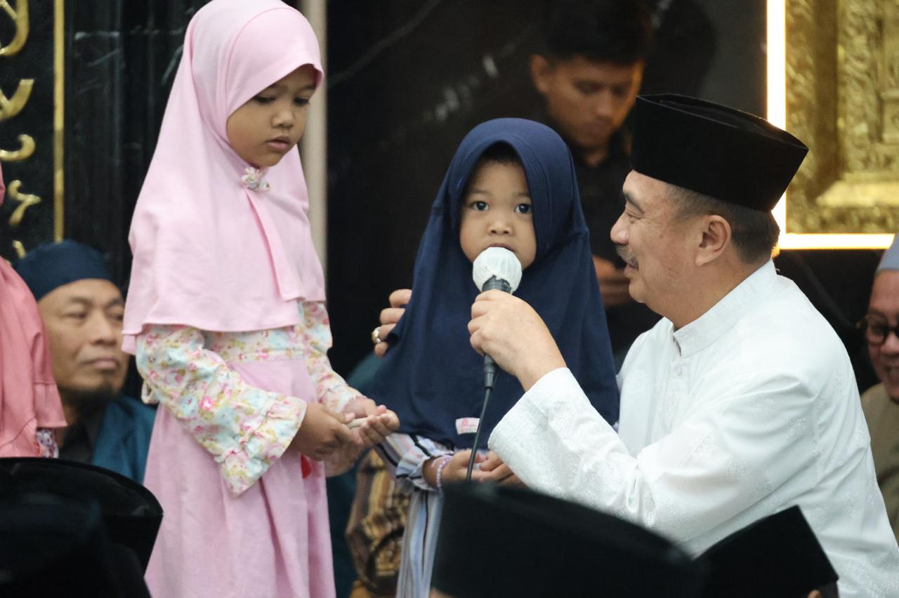 Tarawih Keliling, Wawali Harris Bobihoe Ajak Umat Makmurkan Masjid Dan Jaga Generasi Muda