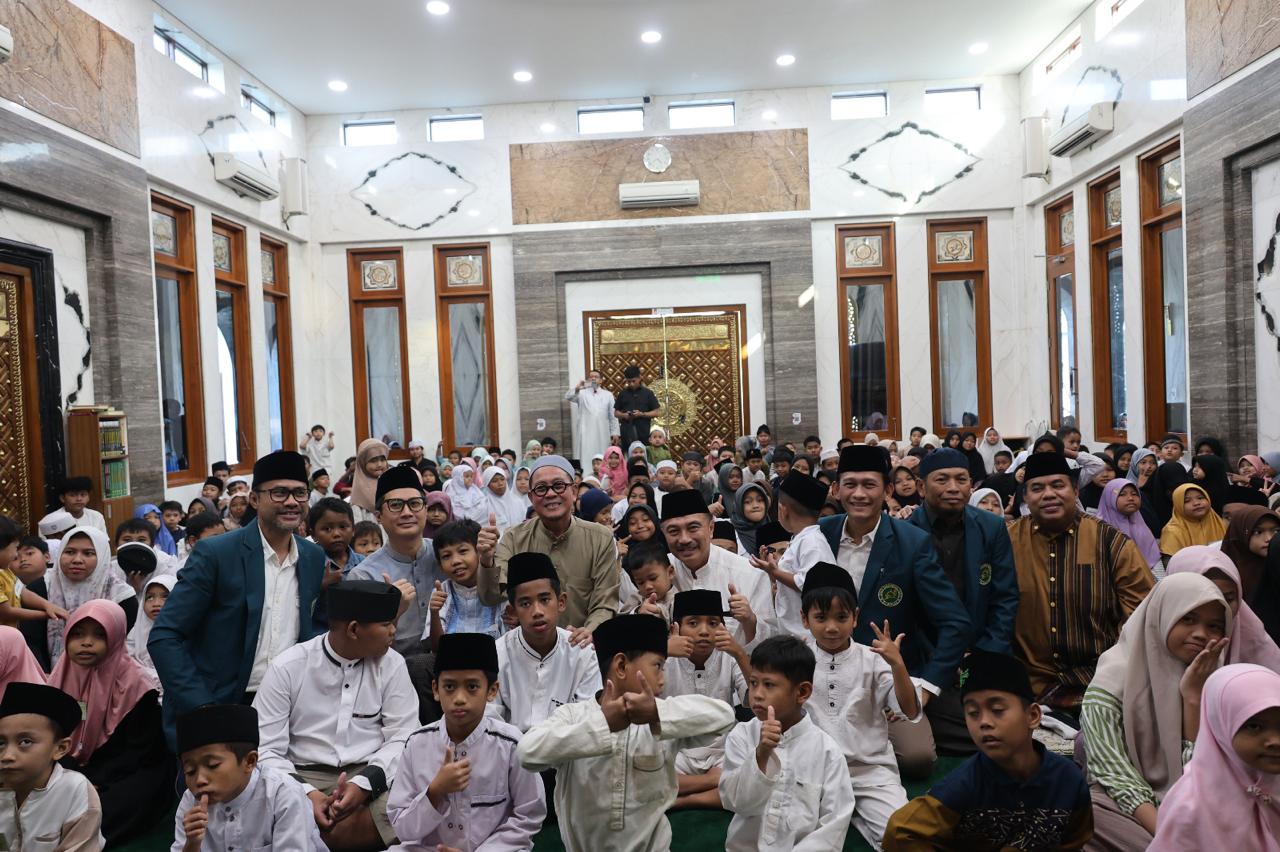 Tarawih Keliling, Wawali Harris Bobihoe Ajak Umat Makmurkan Masjid Dan Jaga Generasi Muda