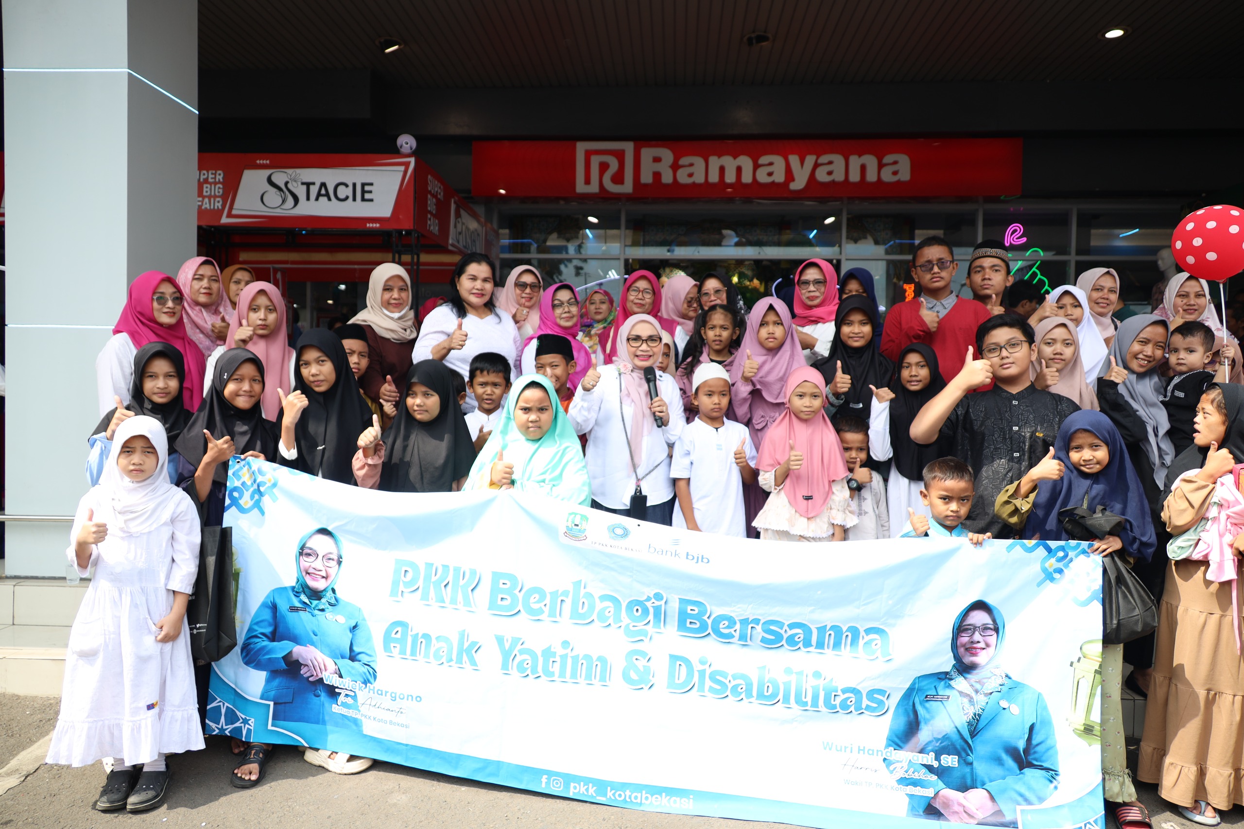TP PKK Kota Bekasi Tebar Kebahagiaan Ramadhan, Anak Yatim dan Disabilitas Diajak Belanja Baju Baru