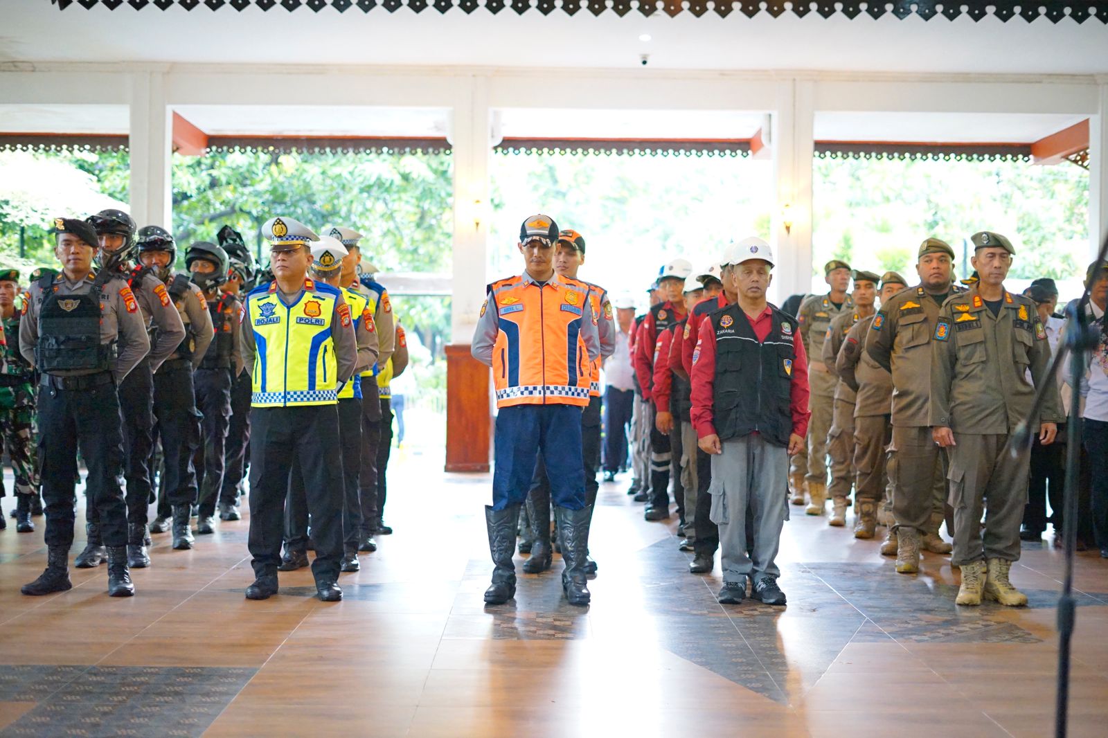 Wali Kota Bekasi Pimpin Apel Gabungan Tiga Pilar, Sampaikan Amanat Pengamanan Arus Mudik