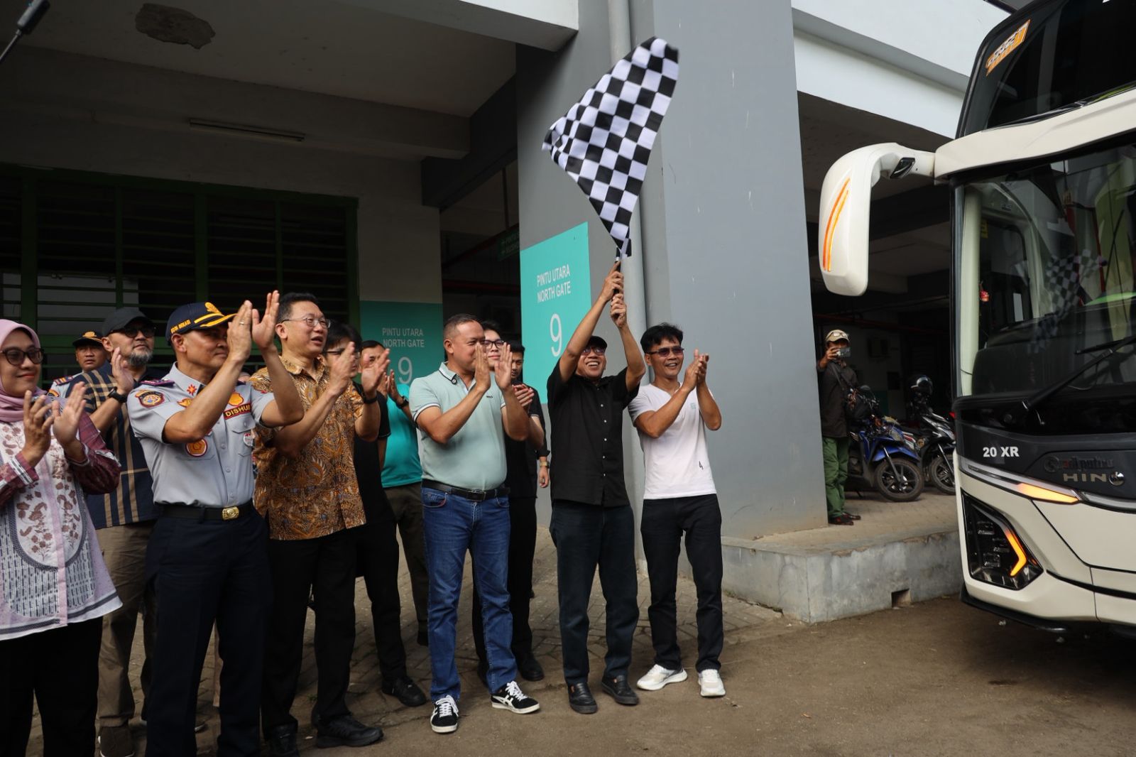 Tri Adhianto Lepas 27 Armada Mudik Gratis 2026, Layani 1.458 Warga Kota Bekasi