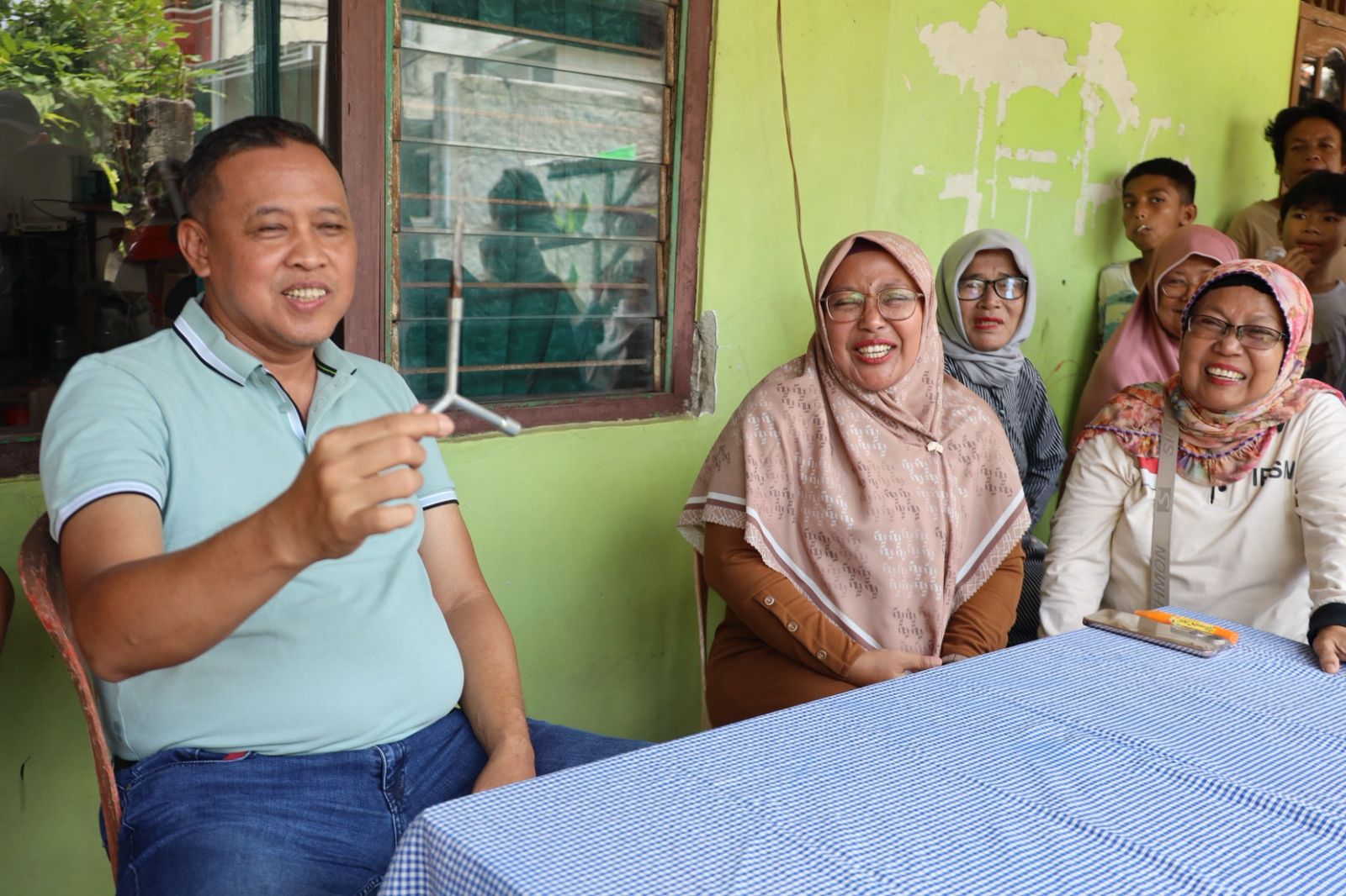 Tri Adhianto datangi dan Apresiasi Guru TK yang Gagalkan Aksi Pencurian