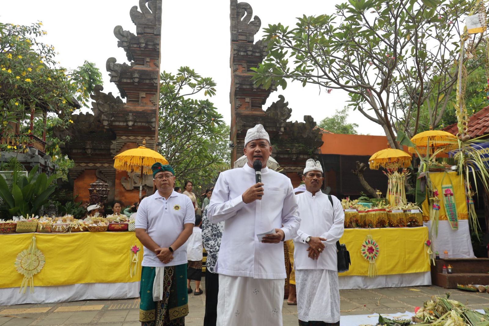 Pawai Ogoh-Ogoh Meriah, Tri Adhianto Gaungkan Harmoni di Nyepi Bekasi