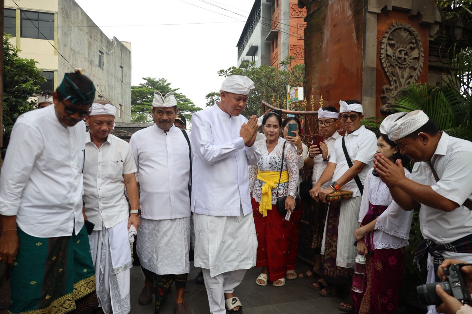 Pawai Ogoh-Ogoh Meriah, Tri Adhianto Gaungkan Harmoni di Nyepi Bekasi