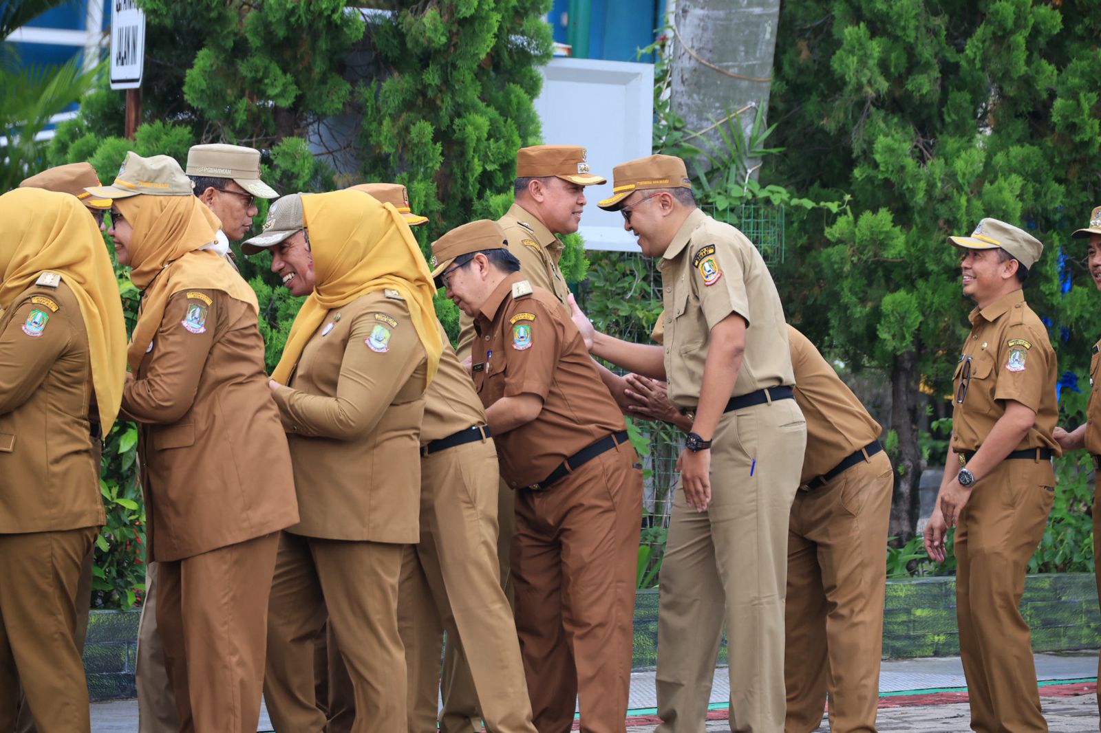 Apel Perdana Usai Lebaran, Wali Kota Bekasi Ajak ASN Perkuat Kebersamaan dan Tingkatkan Pelayanan