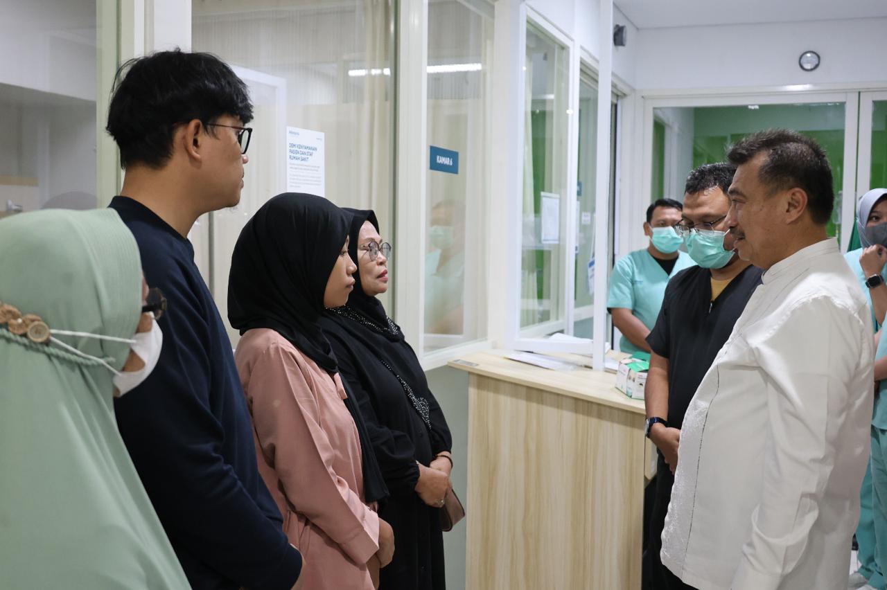 Wawali Harris Bobihoe Kembali Menjenguk Korban Ledakan Cimuning