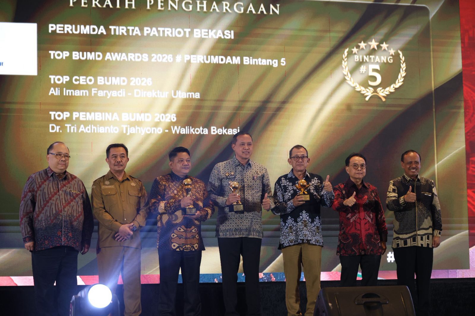 Kota Bekasi Borong Penghargaan di TOP BUMD Awards 2026, Tri Adhianto Raih Top Pembina