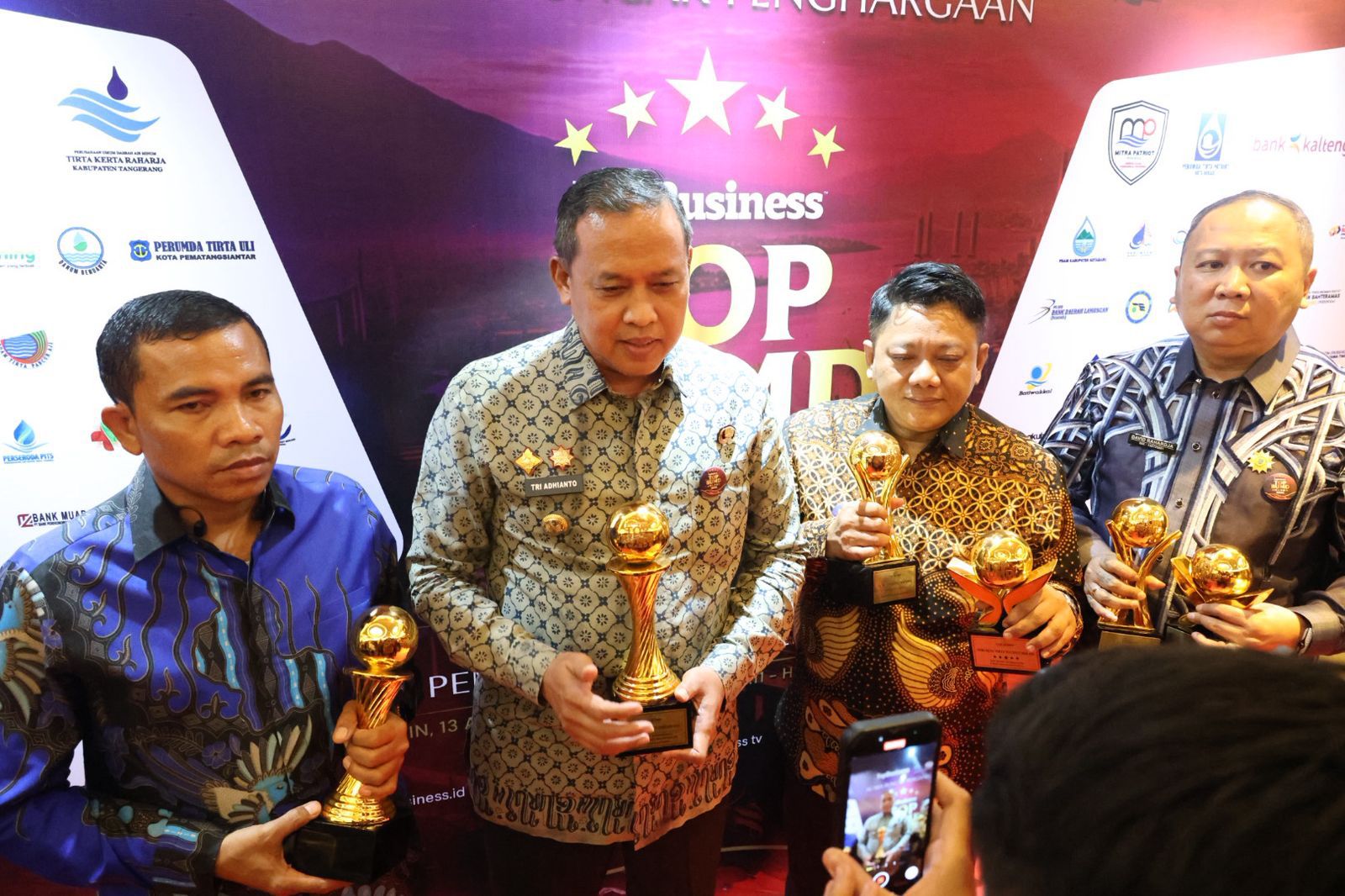 Kota Bekasi Borong Penghargaan di TOP BUMD Awards 2026, Tri Adhianto Raih Top Pembina