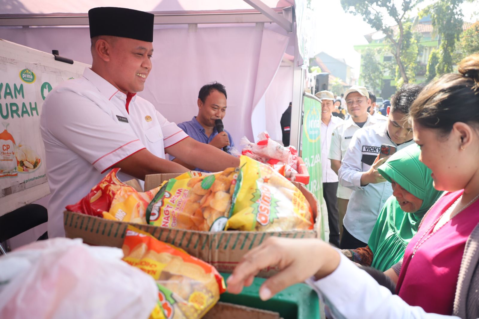 Pemkot Bekasi Adakan Operasi Pasar Ramadhan di Halaman Kantor Kecamatan Bekasi Utara