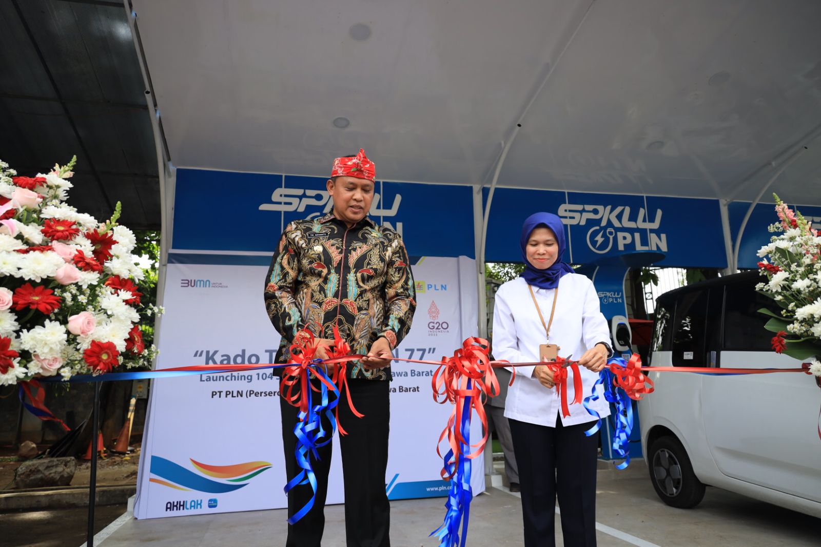 PLT WALI KOTA BEKASI RESMIKAN SPKLU UNTUK DI BERBAGAI TITIK DI KOTA BEKASI