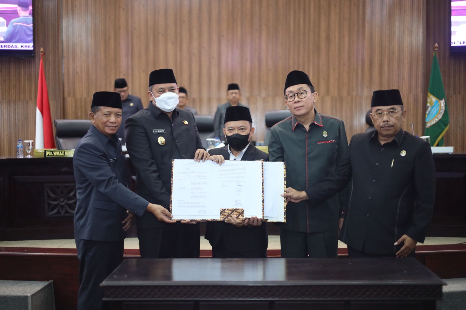 PLT WALI KOTA BEKASI HADIRI SIDANG PARIPURNA DPRD KOTA BEKASI