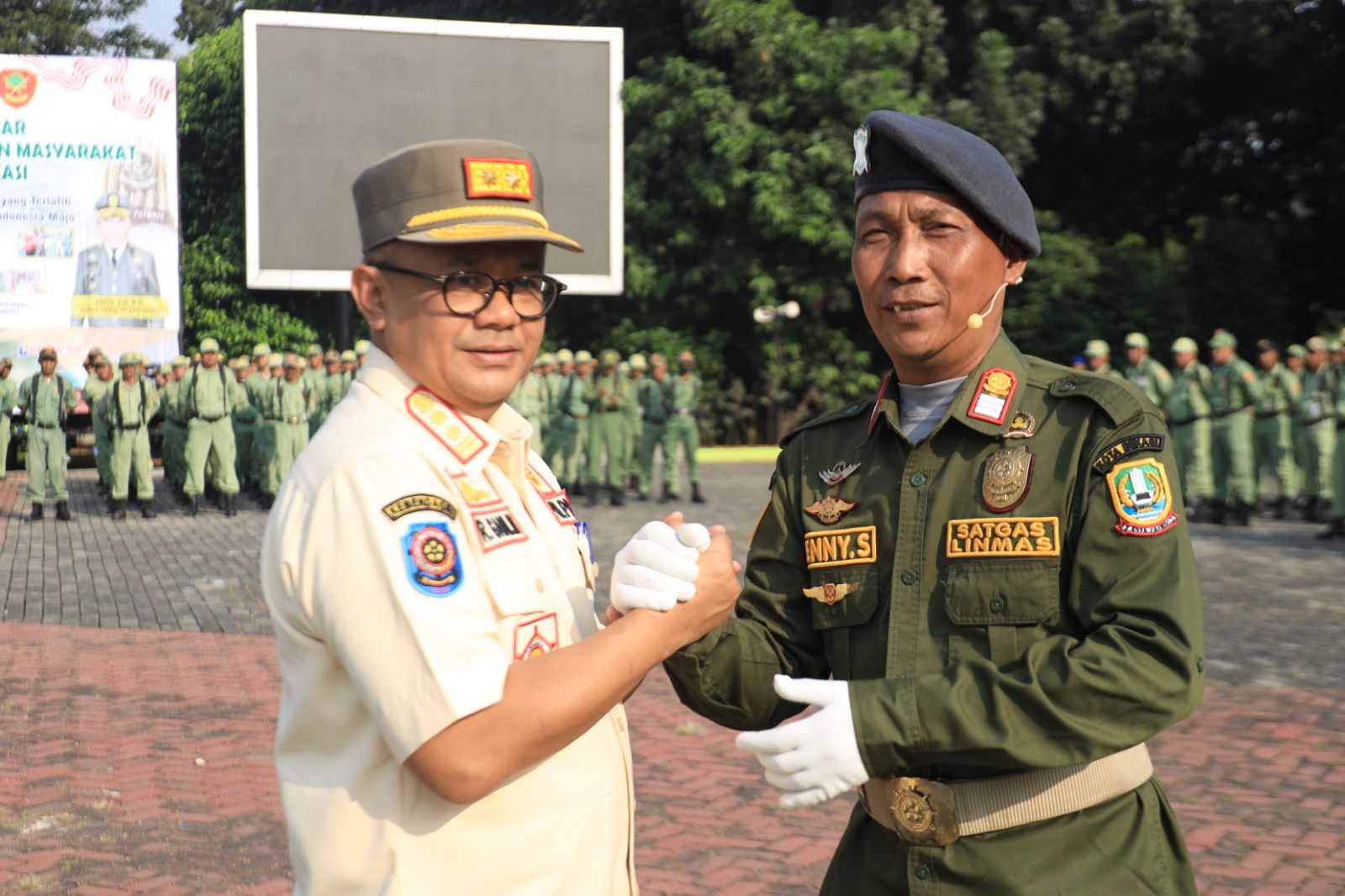 PJ. Wali Kota Pimpin Apel Akbar Anggota Satlinmas Kota Bekasi Tahun 2024
