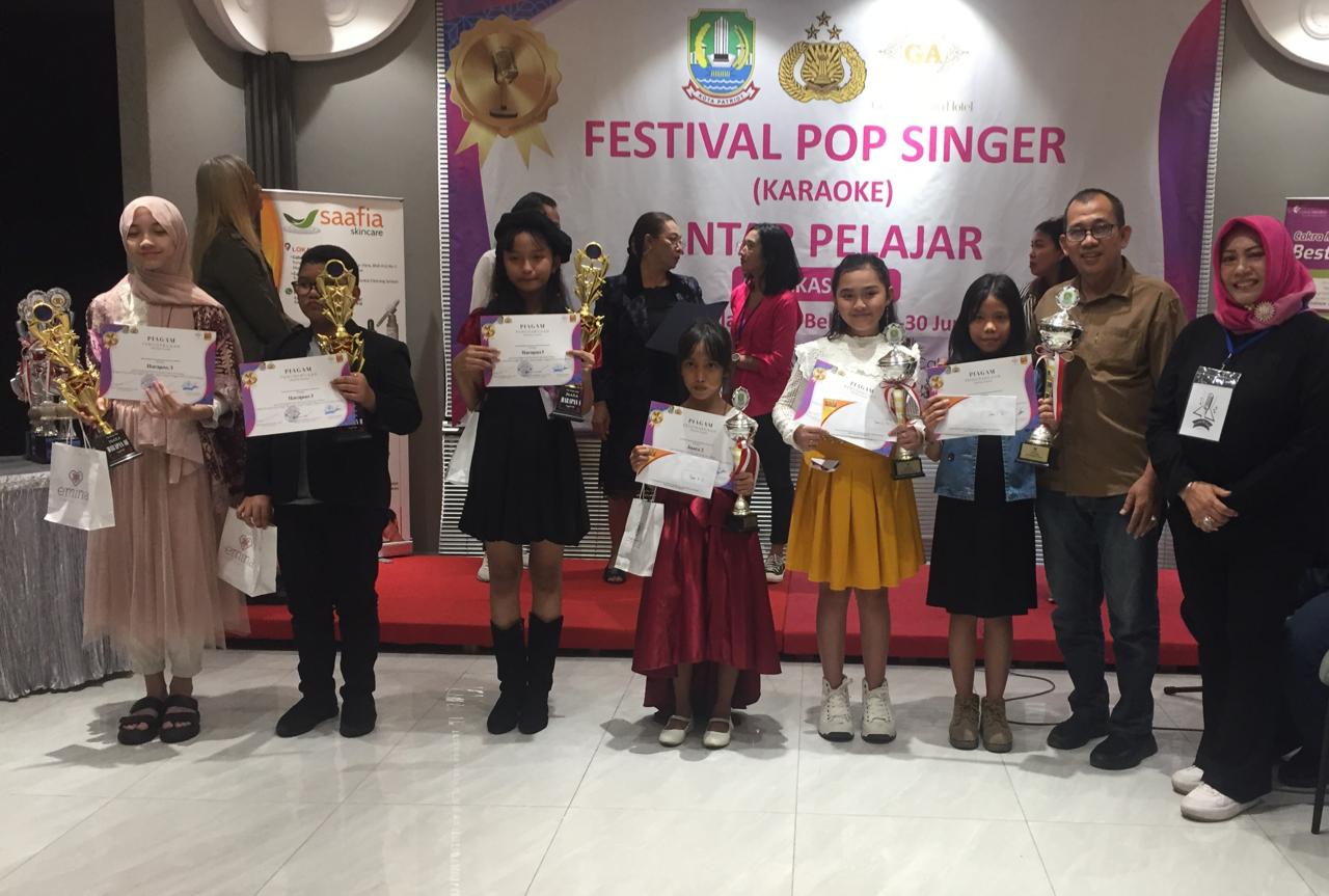 Asda II Pemkot Bekasi Hadiri Penyerahan Piala Festival Pop Singer