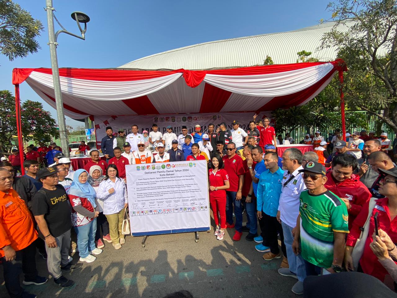Wali Kota Bekasi Tri Adhianto Bersama Perwakilan Partai Tandatangani Deklarasi Pemilu Damai 2024