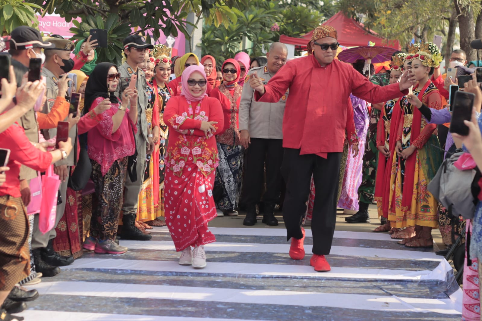 KOTA BEKASI MEMANG BEDA, ANGKAT TEMA CFD BERKEBAYA