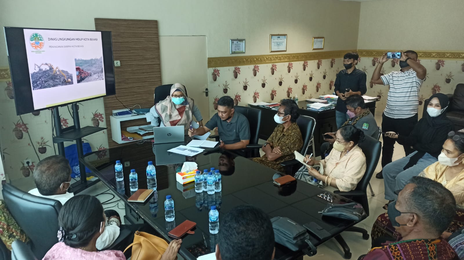 KOMISI 2 DPRD KABUPATEN SIKKA STUDI BANDING PENGELOLAAN SAMPAH DI KOTA BEKASI