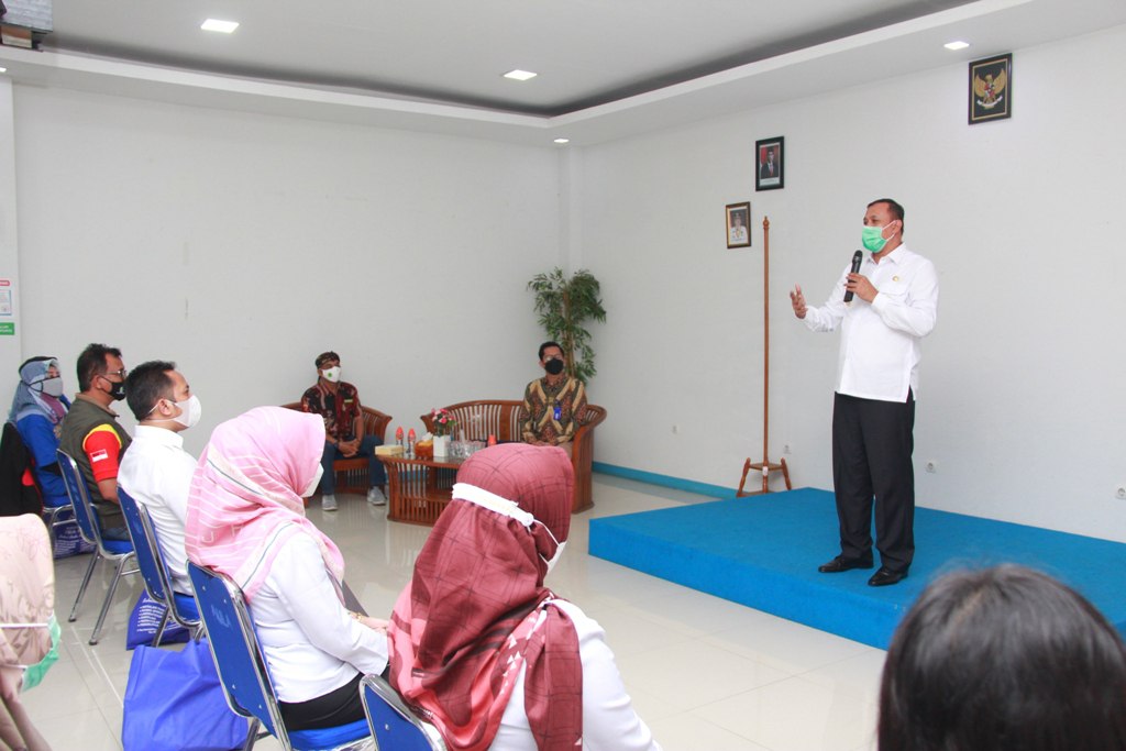 WAKIL WALI KOTA BEKASI Dr. TRI ADHIANTO SECARA SIMBOLIS KUKUHKAN RELAWAN URC RS. SATRIA MEDIKA