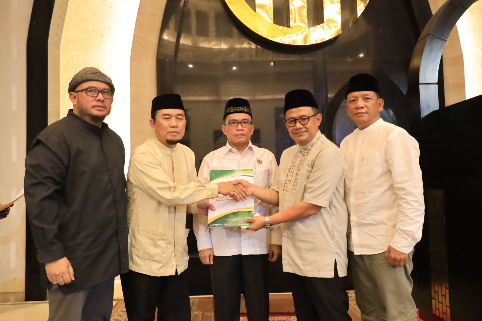 Pj. Wali Kota Bekasi bersama Jajaran Pejabat Pemkot Bekasi Giat Tarling Di Bekasi Barat