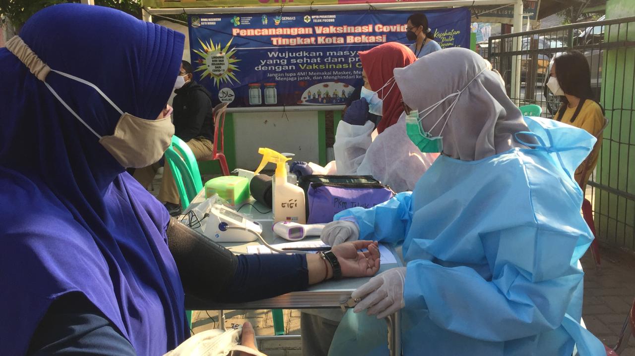 Warga Antusias Ikuti Vaksinasi Massal