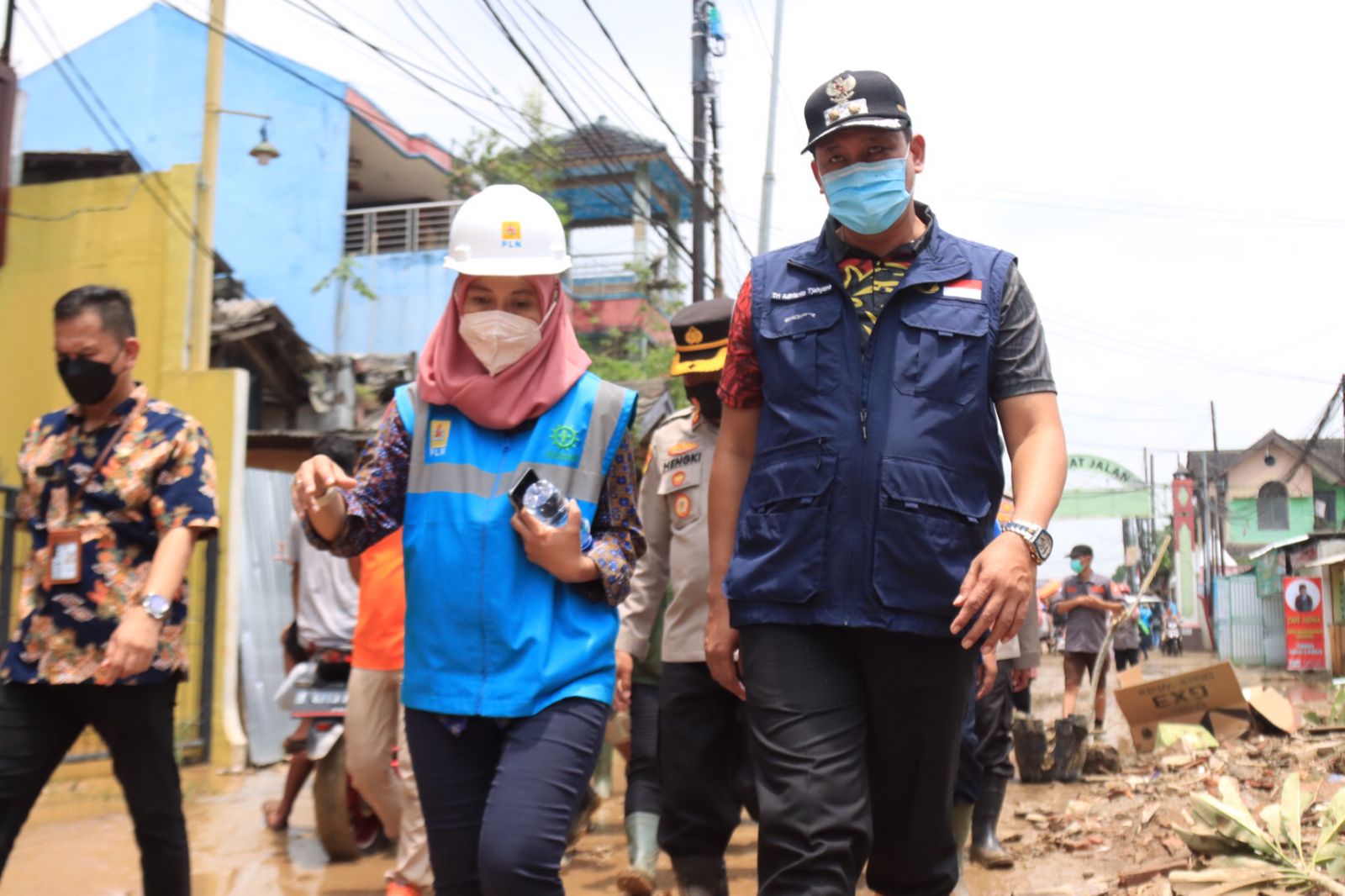 Plt Wali Kota Bekasi dan Kapolres Metro Bekasi Kota Tinjau Langsung Lokasi Banjir