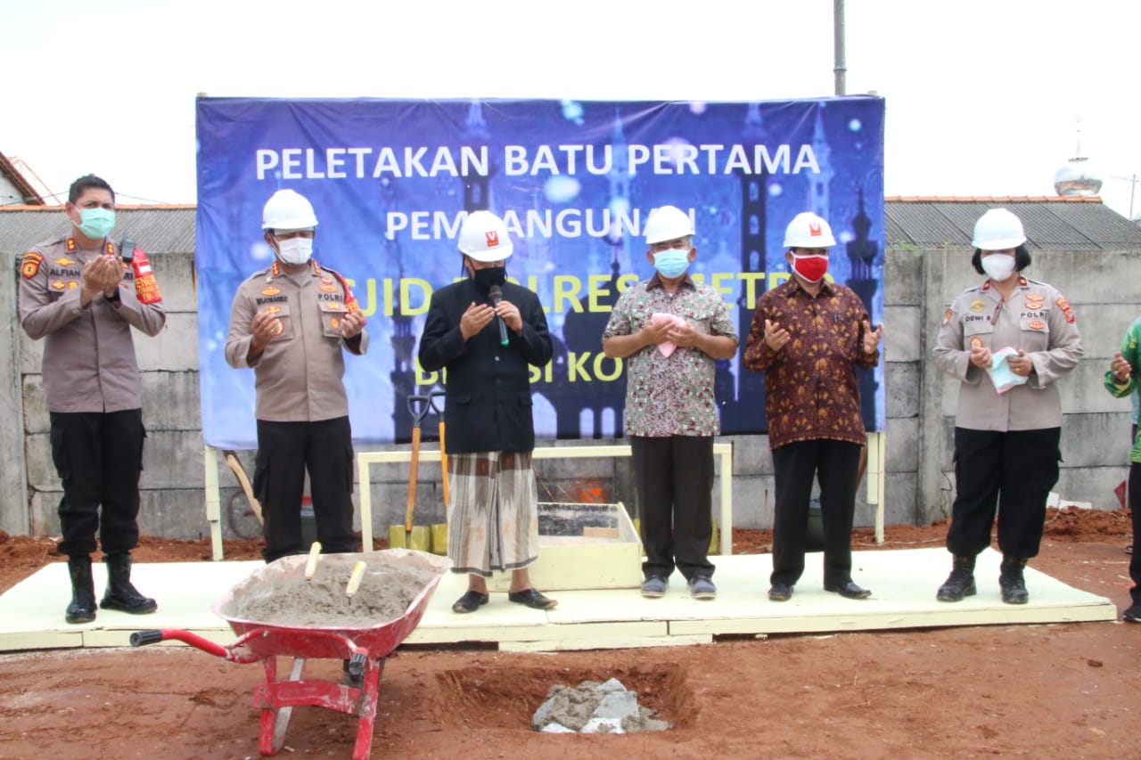 PELETAKAN BATU PERTAMA MASJID POLRES METRO BEKASI KOTA DI GEDUNG BARU