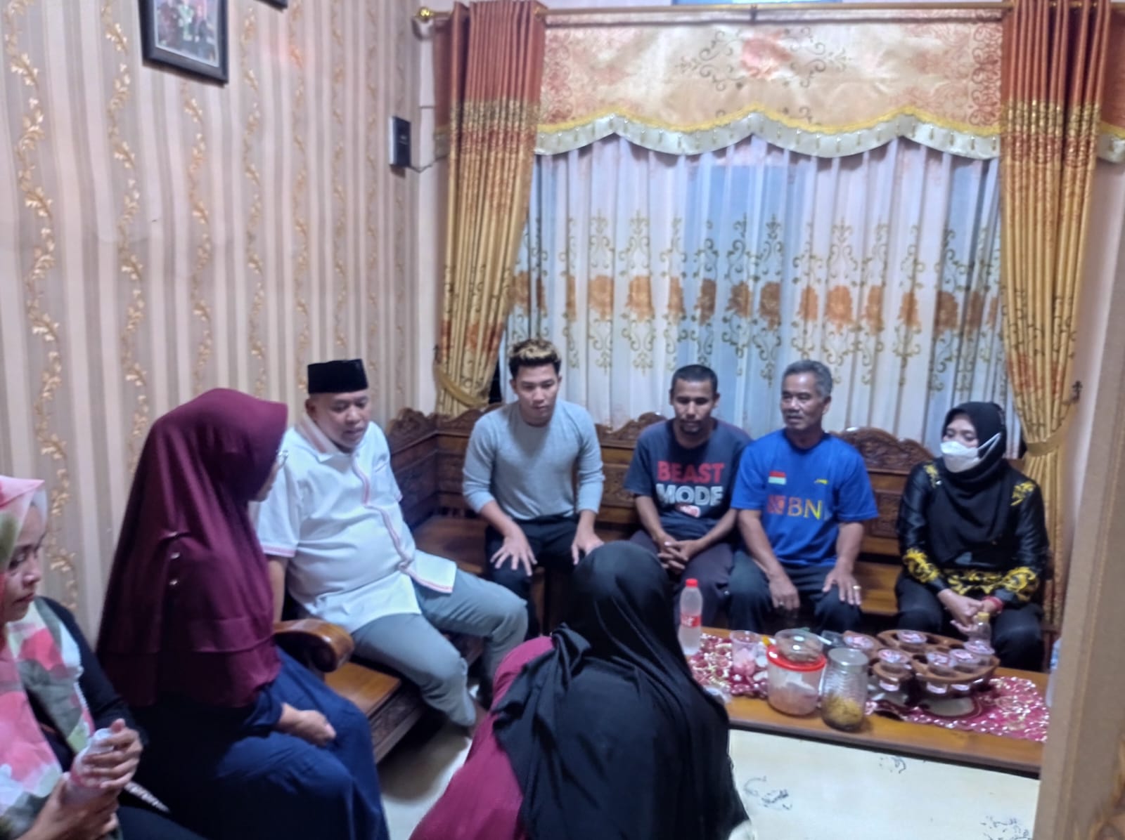 Plt. Wali Kota Bekasi Tri Adhianto Takjiah Ke Rumah Duka Laka Lantas Mobil Pemadam Kebakaran