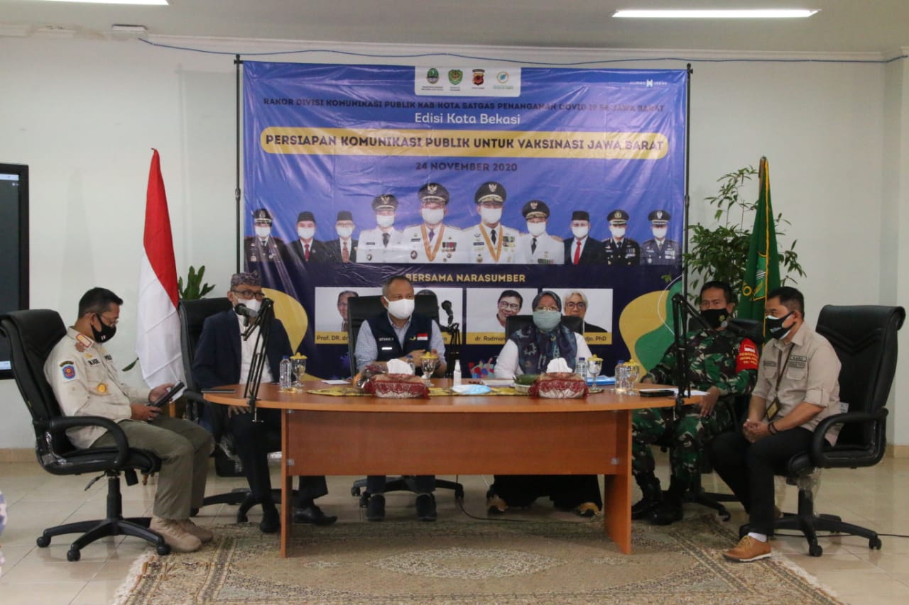 SEKDA PROVINSI JAWA BARAT HADIRI RAKOR DIVISI KOMUNKASI PUBLIK SATGAS COVID-19 DI KOTA BEKASI