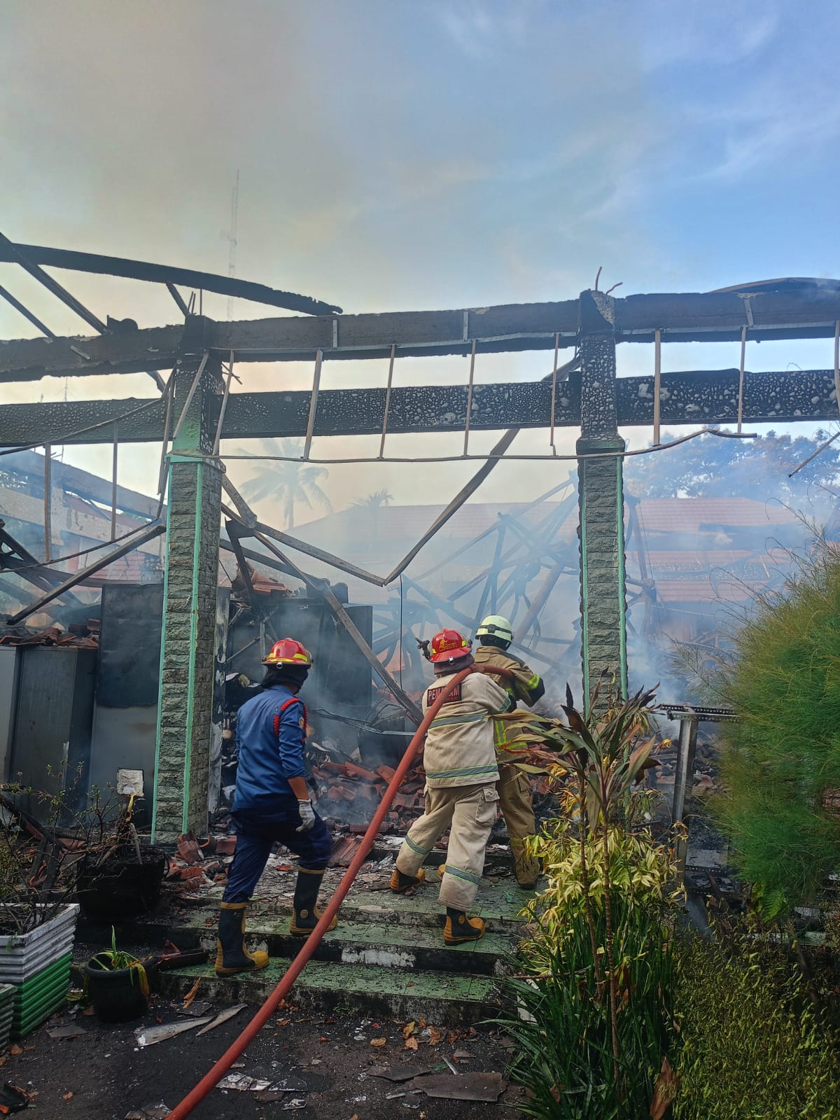 Kebakaran di Pendopo Kecamatan Bekasi Selatan Berhasil Dipadamkan
