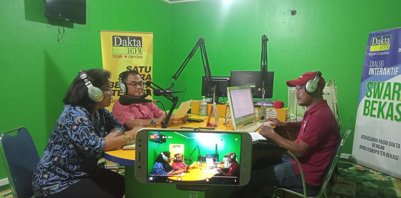 KABID PIP LANJUTKAN TALKSHOW SP4N-LAPOR! MELALUI SIARAN RADIO LOKAL KOTA BEKASI