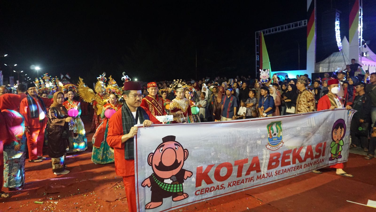 PLT WALI KOTA BEKASI MENGIKUTI PAWAI BUDAYA NUSANTARA APEKSI XV KOTA PADANG