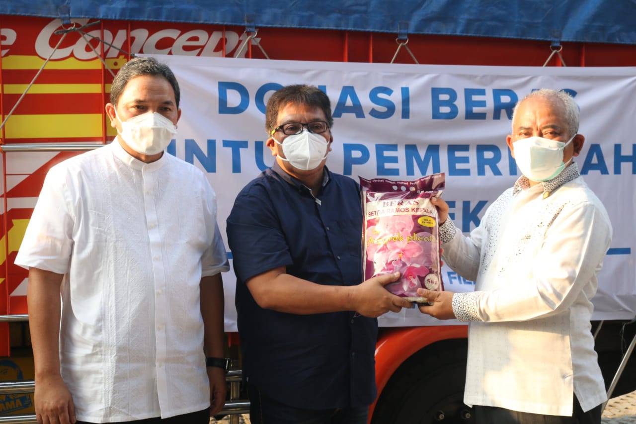 WALI KOTA TERIMA DONASI BERAS 10 TON DARI PANCORAN SOCCER FIELD (PSF) JAKARTA