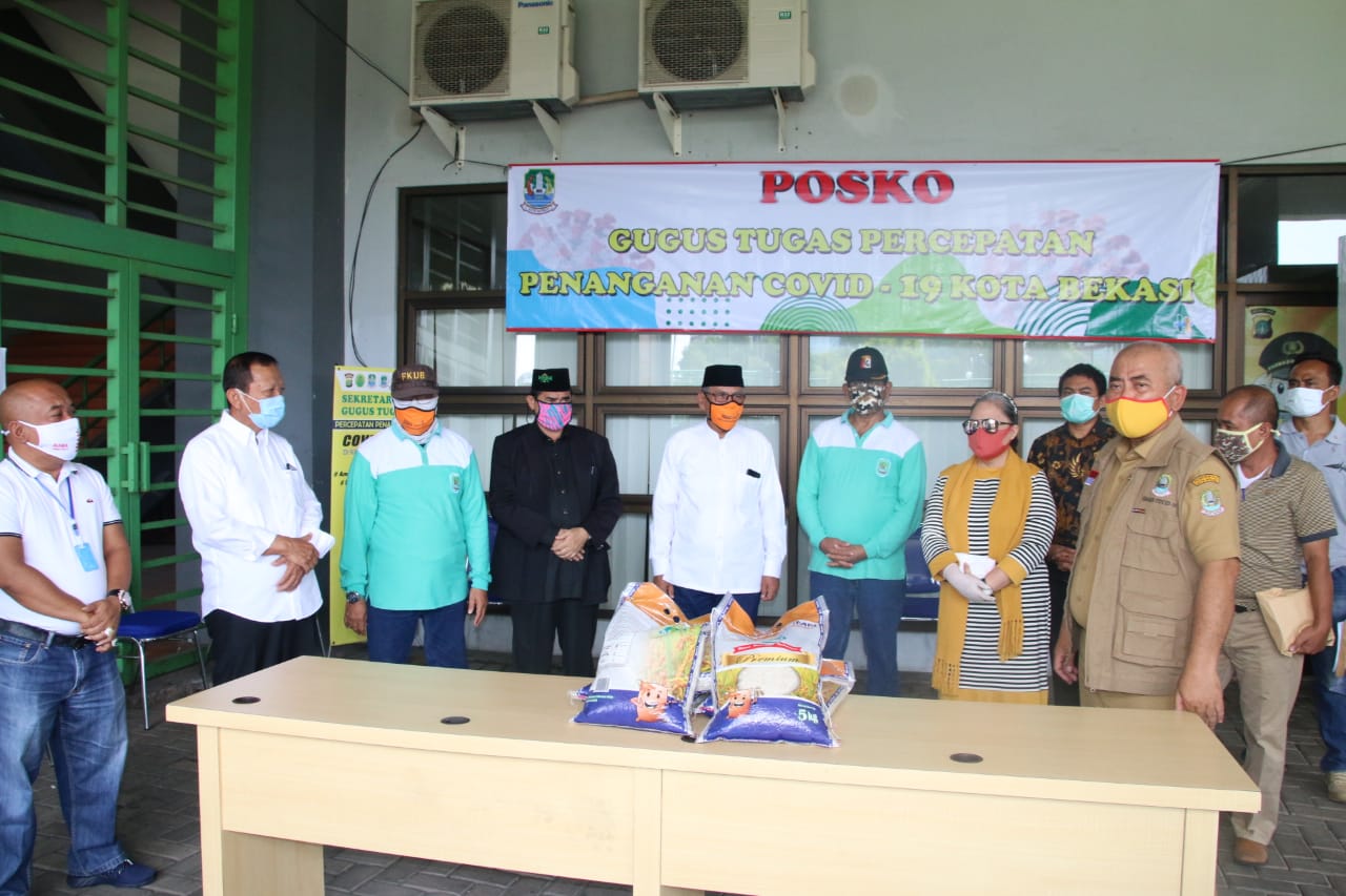 FKUB Kota Bekasi Serahkan Bantuan Ke Posko Gugus Tugas Percepatan Penanganan Covid19