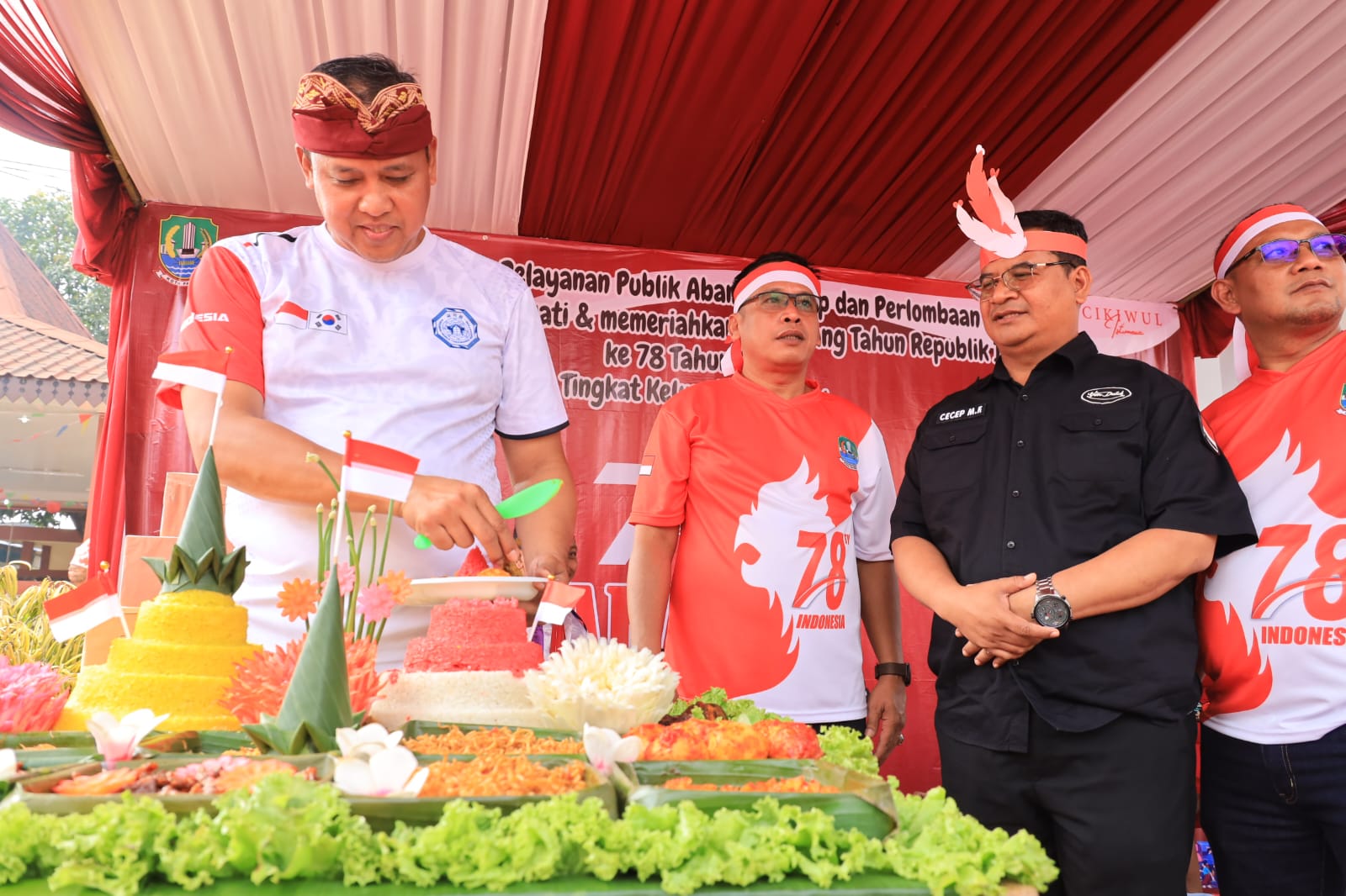 Plt. Wali Kota Bekasi Hadiri Pelayanan Publik Satu Pintu Bertajuk Abang Mantap di Kelurahan Cikiwul