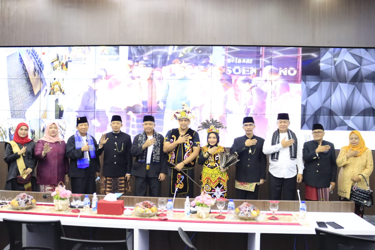 PEMKOT BEKASI BERSAMA FORKOPIMDA TURUT HADIR UPACARA SERENTAK PERINGATI HARI LAHIR PANCASILA