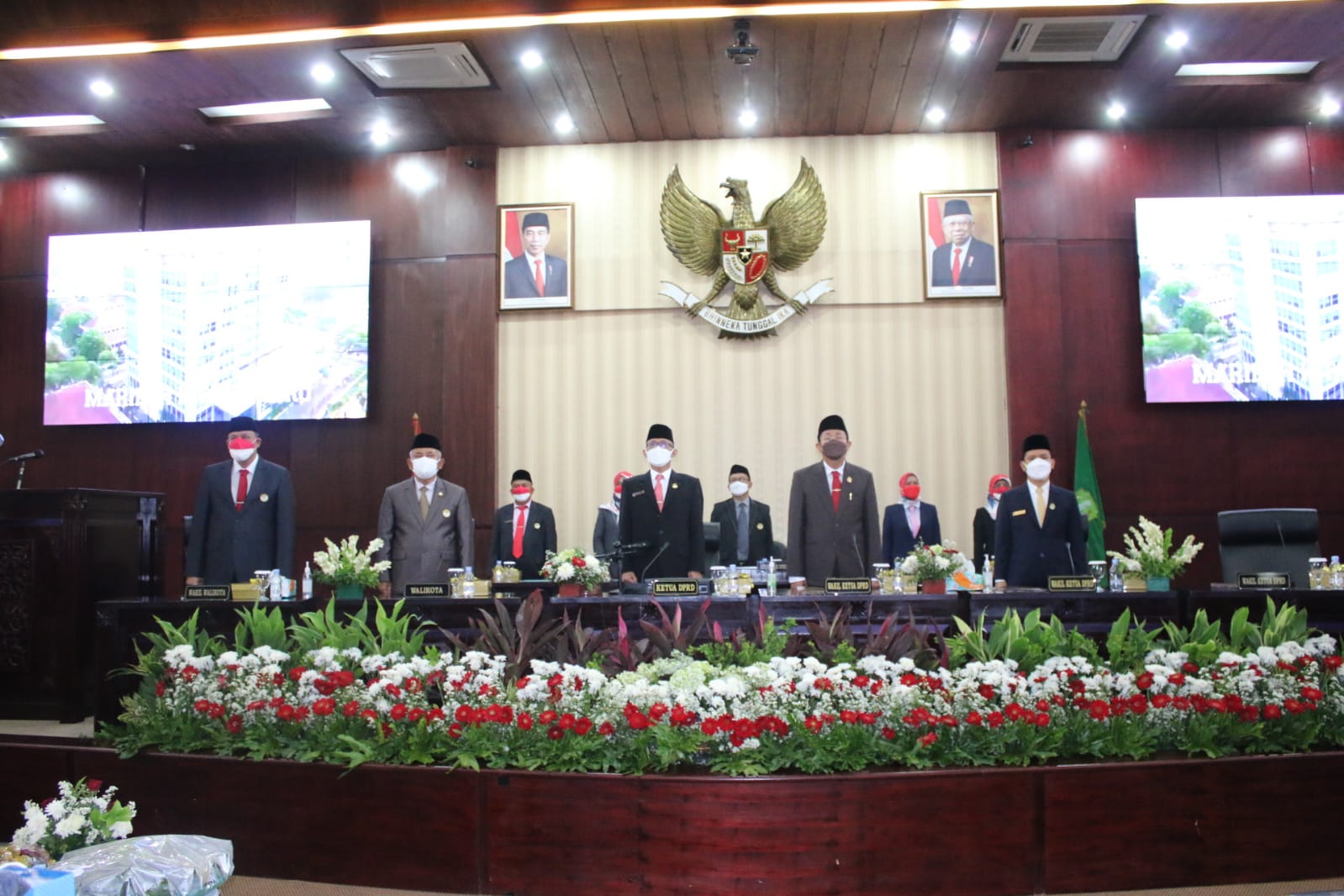 SIDANG PARIPURNA MENYAMBUT HUT RI 76, FORKOPIMDA KOTA BEKASI DENGARKAN PIDATO KENEGARAAN PRESIDEN RI