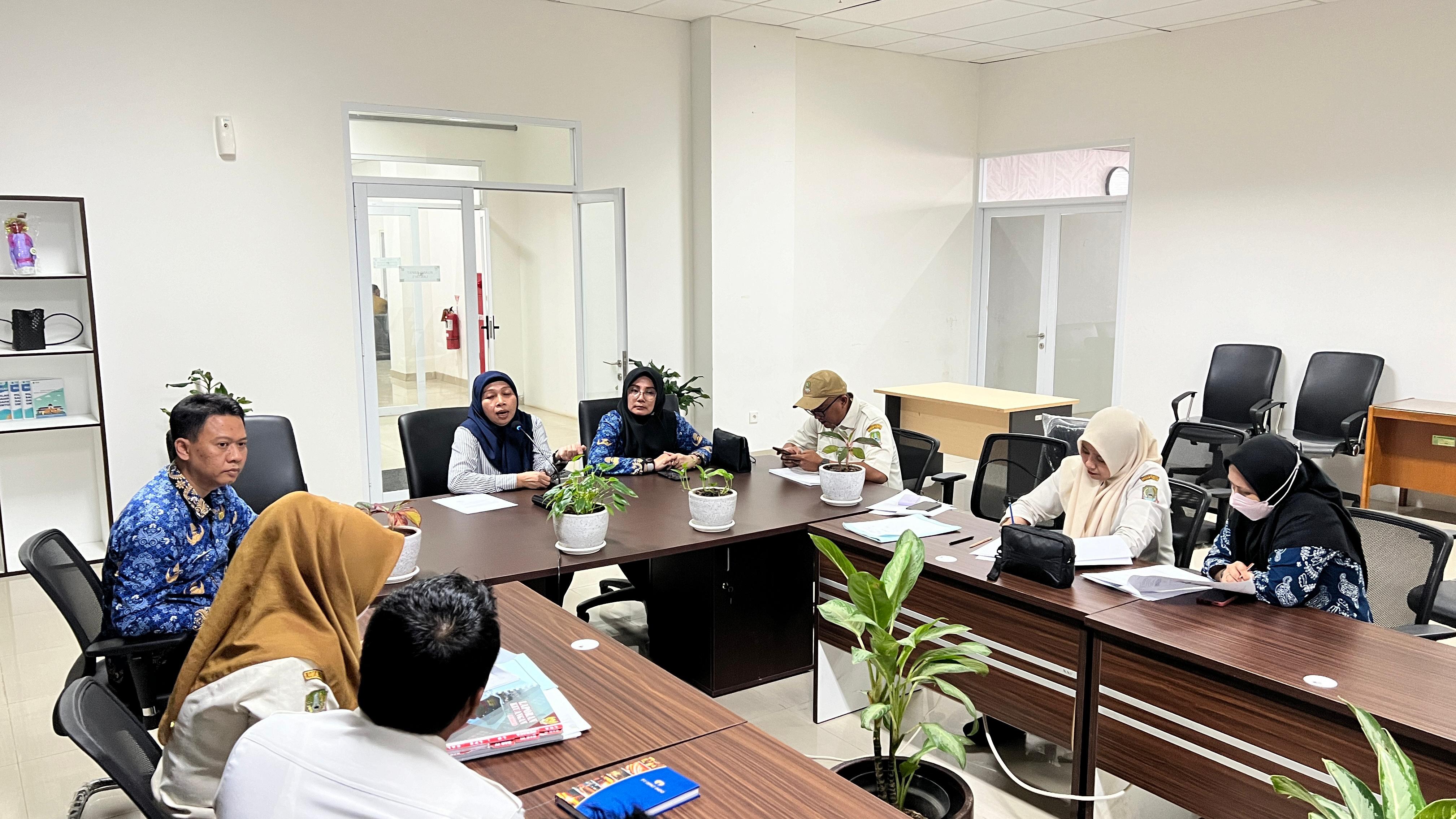 Plh. Kepala DLH Kota Bekasi Terima Visitasi Tim Monev PPID Utama