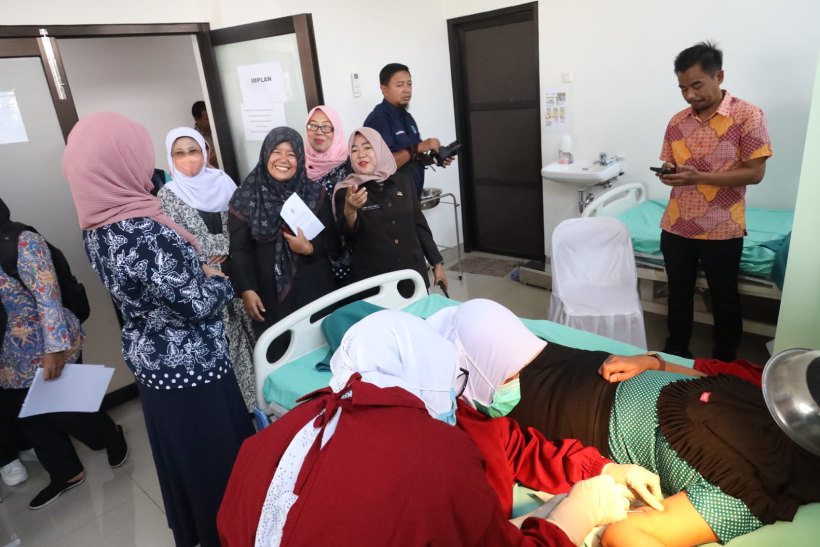 DPPKB Kota Bekasi Gelar Bhakti Sosial Gebyar KB Metode IUD dan Implan di RSUD Type D Teluk Pucung