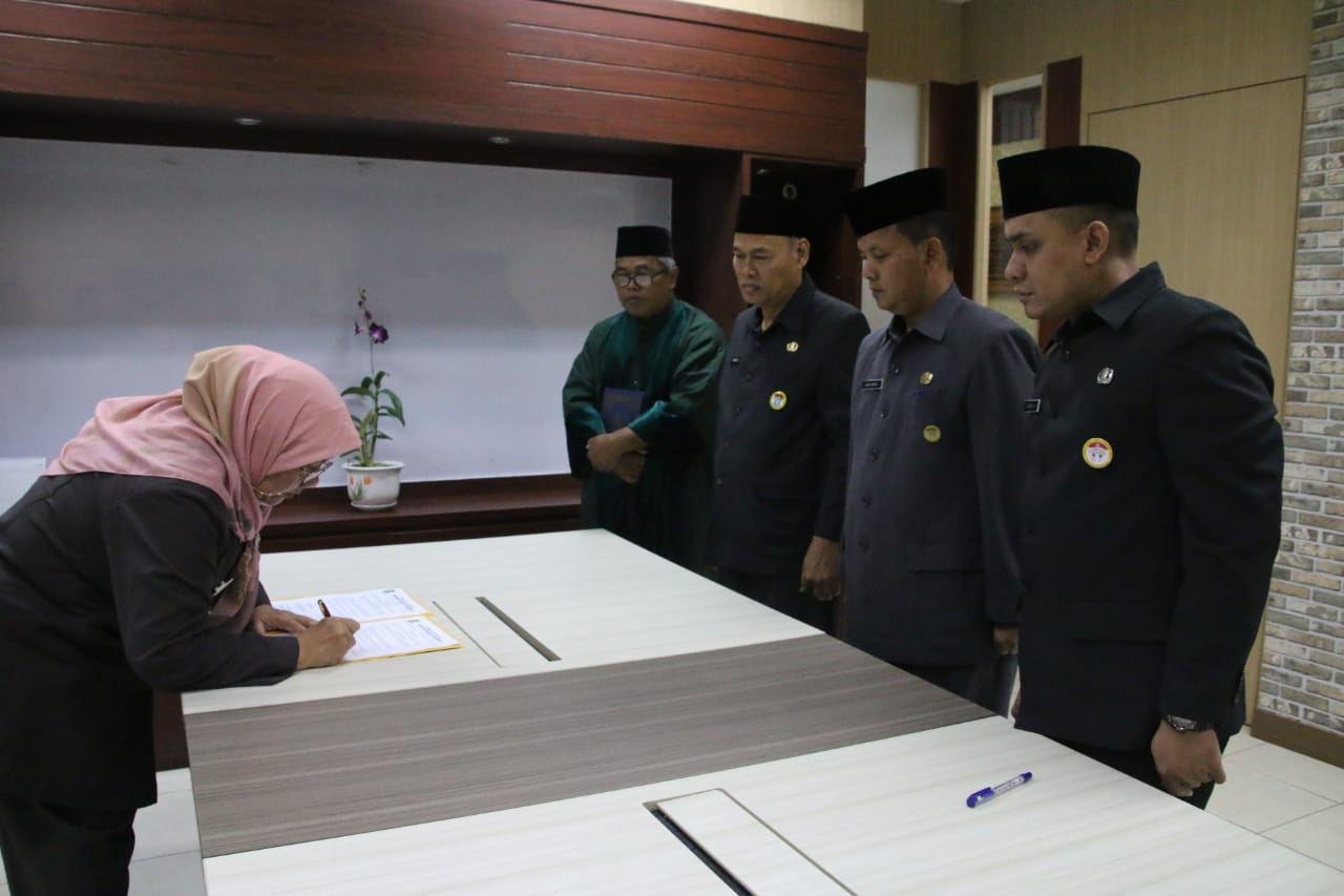 Sekda Kota Bekasi Reny Hendrawati Lantik Dua Asisten Daerah