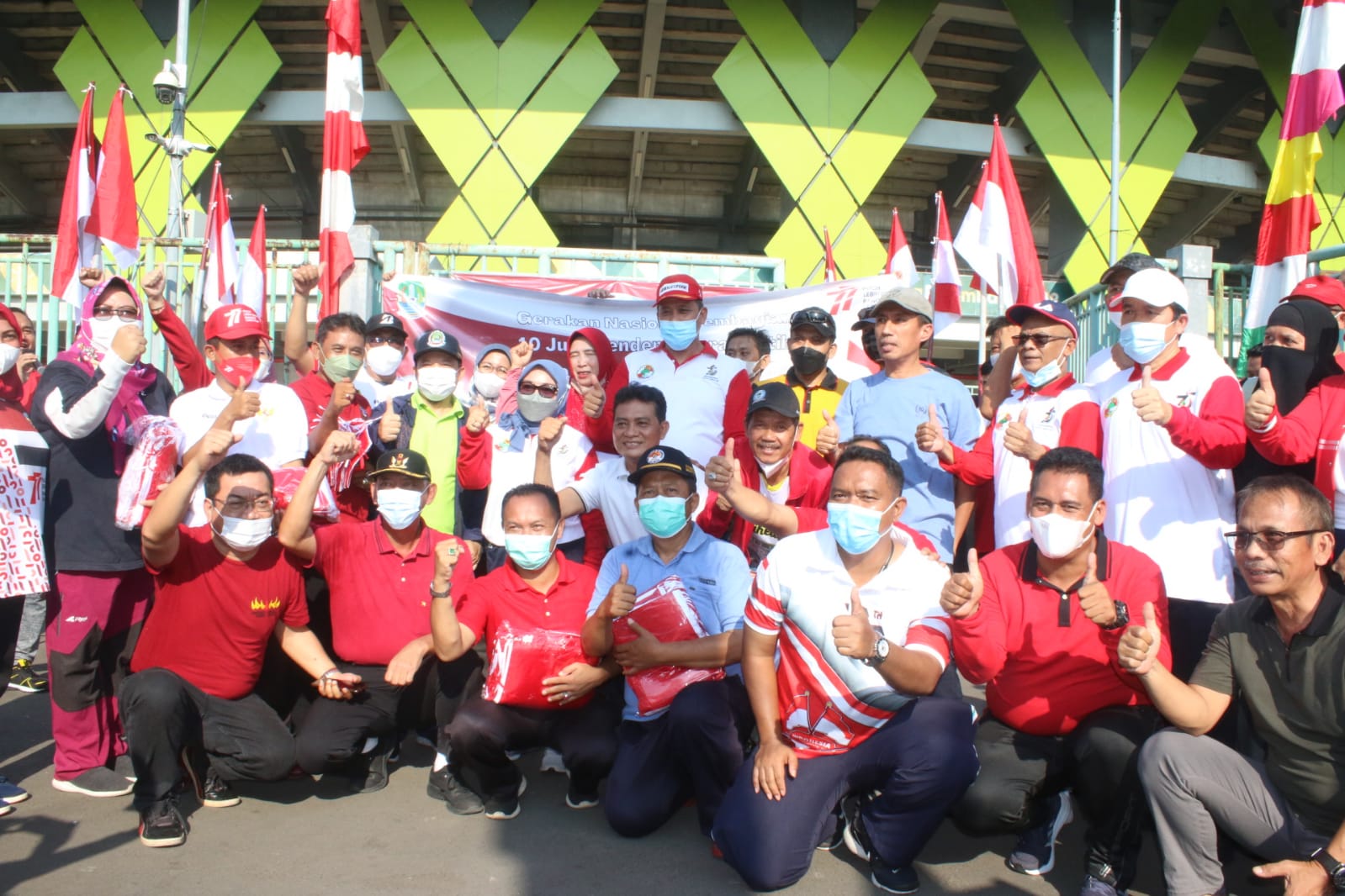 Jelang HUT RI, Plt.Wali Kota Ikuti Gerakan Nasional 10 Juta Bendera Merah Putih di Area CFD