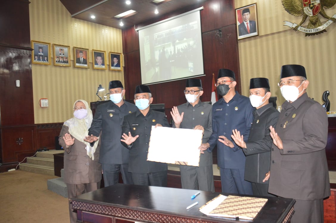 SIDANG PARIPURNA PENYAMPAIAN LKPJ AKHIR TAHUN ANGGARAN 2020