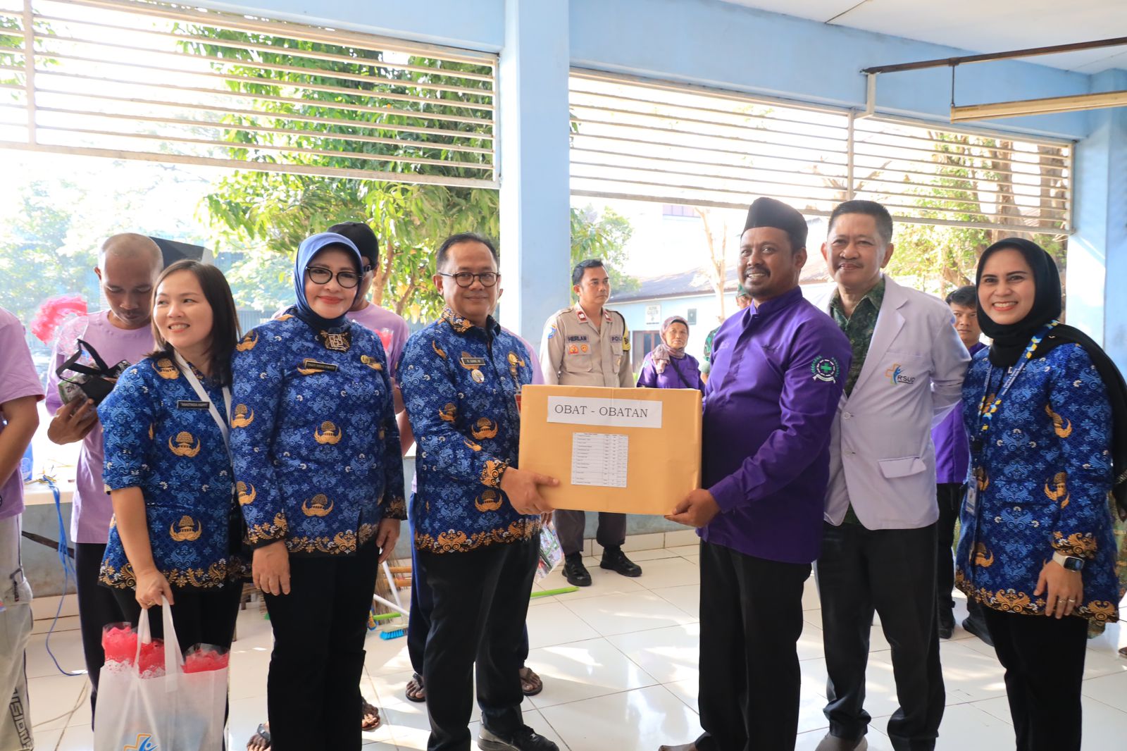 Peduli ODGJ, Pj. Wali Kota Bekasi Beri Bantuan Sembako dan Pemeriksaan dan OBat-Obatan Gratis