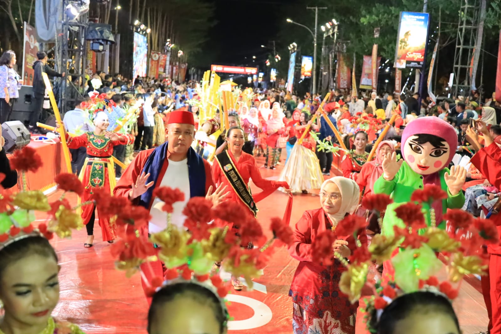 Pertunjukan Pesona Bekasi Keren Meriahkan Karnaval dan Pawai Budaya Rakernas XVI Apeksi 2023