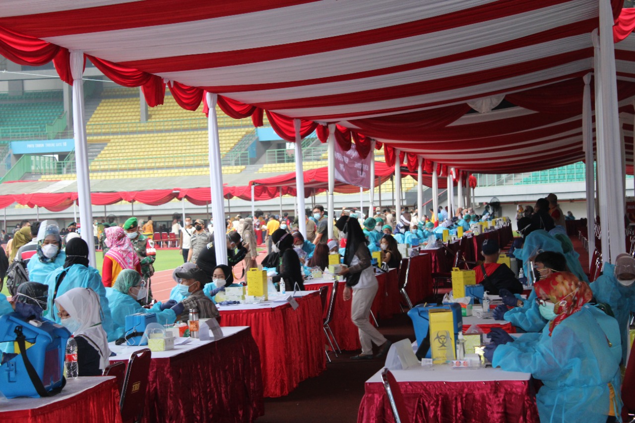 Kegiatan Vaksinasi Massal Dengan Penerapan Prokes Ketat