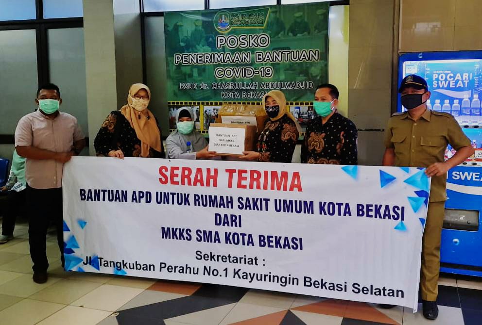 MKKS SMA Kota Bekasi Berikan Bantuan APD ke RSUD dr. Chasbullah Abdulmadjid