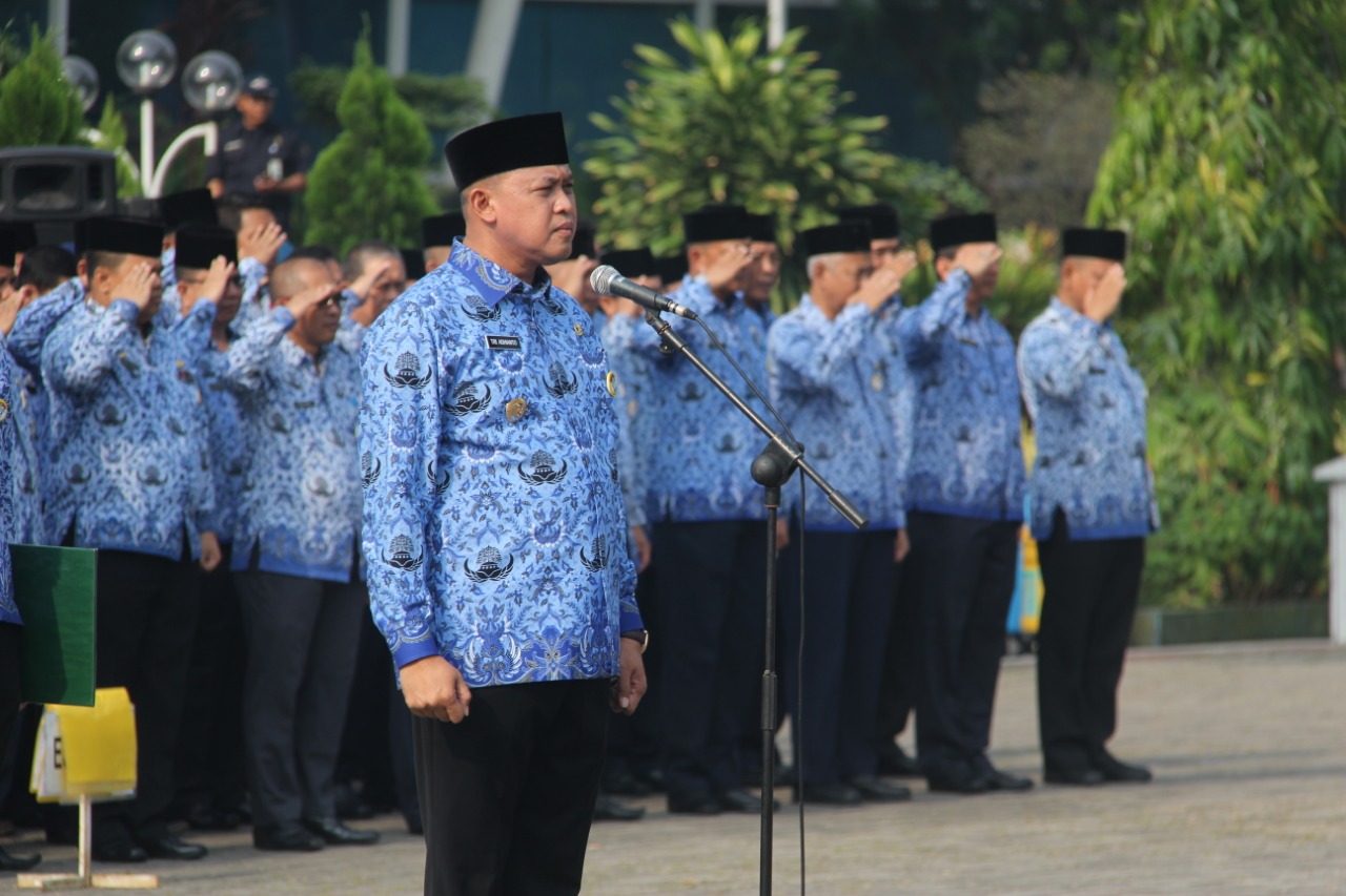 Jajaran Pemkot Bekasi mengadakan Upacara Hari Kesadaran Nasional di Plaza Pemerintah Kota Bekasi