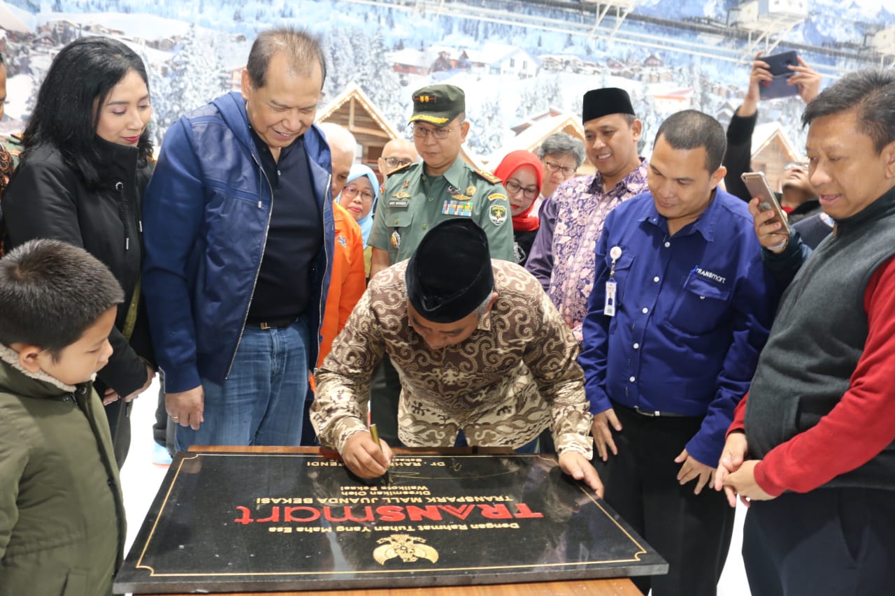 Wali Kota Bekasi Tandatangani Prasasti Transpark Mall Juanda