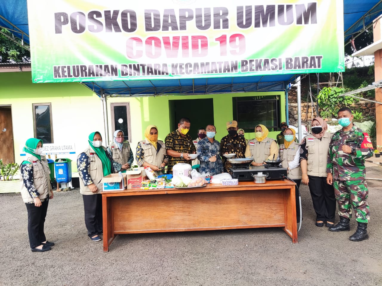Kelurahan Bintara Siagakan Dapur Umum Bagi Warga Terdampak Covid-19