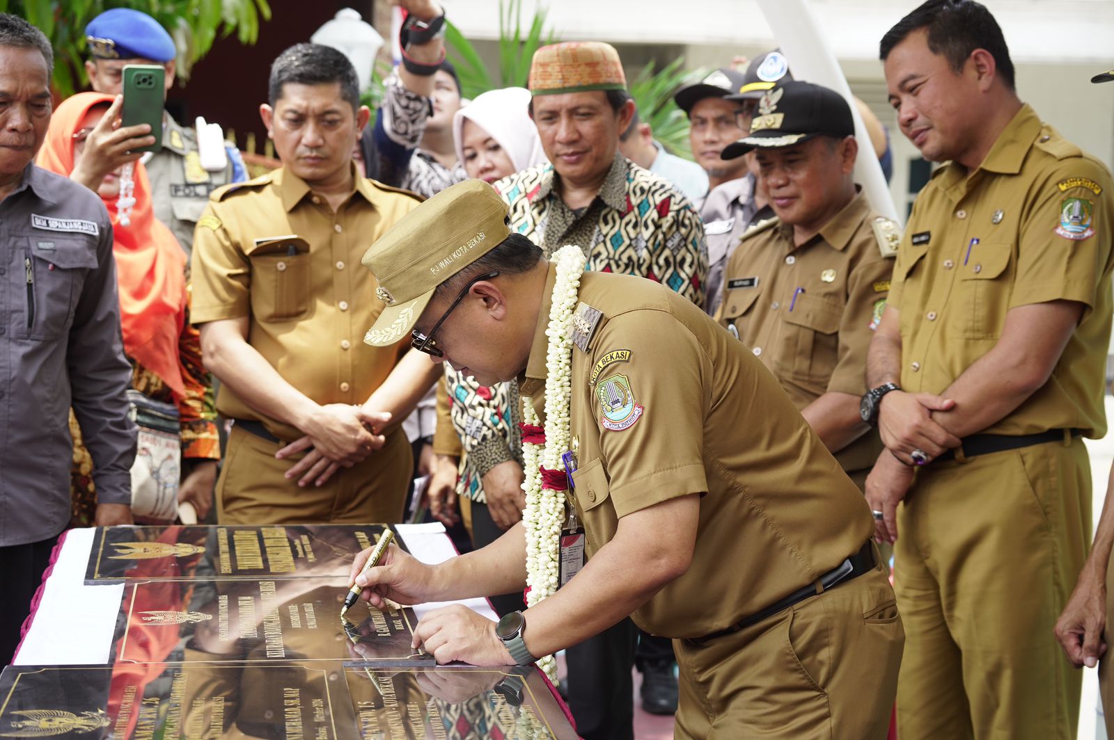 Pj. Wali Kota Bekasi Resmikan 5 Taman di Kecamatan Rawalumbu