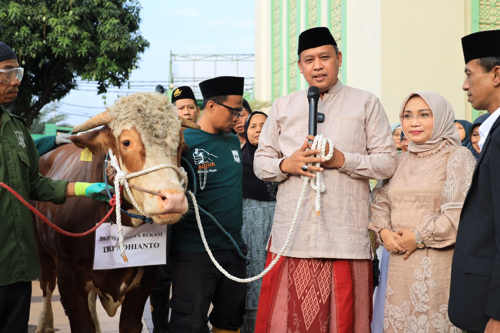 Laksanakan Qurban dan Shalat Idul Adha, Plt. Wali Kota Bekasi Sampaikan Makna Idul Adha