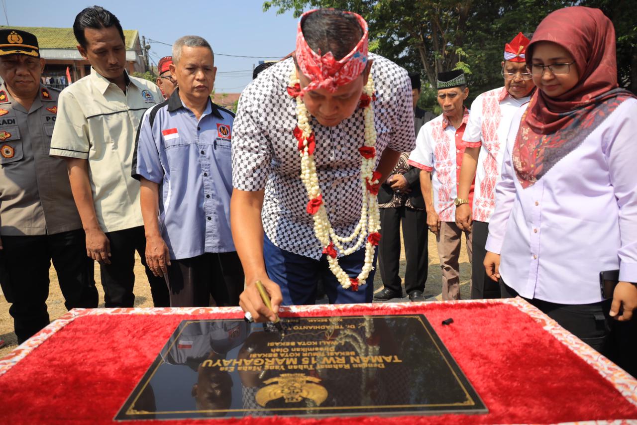Wali Kota Bekasi Resmikan 3 Taman di Bekasi Timur